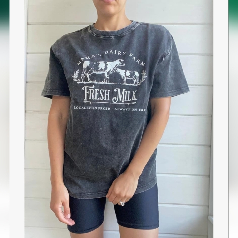 Breastfeeding Cow Graphic T-shirt With Easy Accessibility Zippers